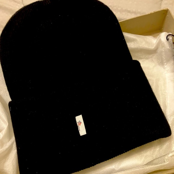 BEAUTIFUL RARE OVERSIZED MONCLER GRENOBLE BEANIE - Picture 3 of 10